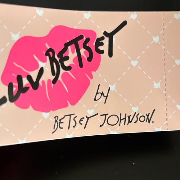 ☀️Betsey Johnson Black and Red Heart Crossbody Bag - Picture 6 of 10